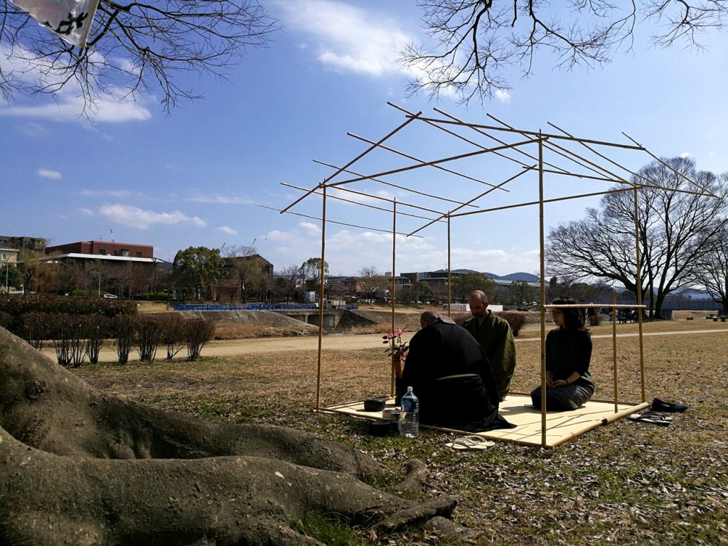 鴨川茶会　大きな木の下で