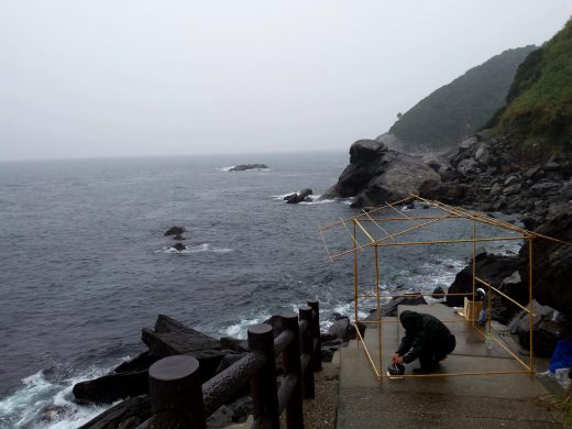 日本神話の聖地、オノコロ島で雨の中茶会　2015年9月　淡路島