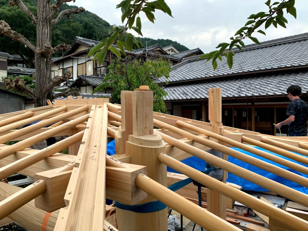京都嵐山　西光院　山門新築工事　北山丸太の垂木