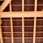 京都嵐山　西光院山門　杉皮の軒天