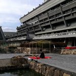 国立京都国際会館の庭でお茶会　竹の茶室帰庵　