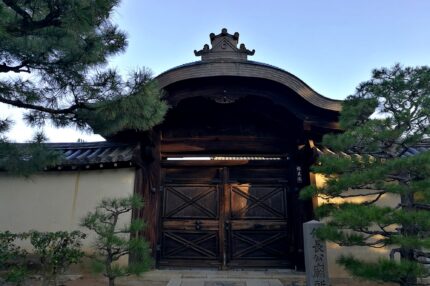 大徳寺総見院　信長門