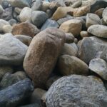 アメリカから輸入した石で石積み