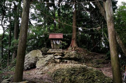 三上山山頂　御神神社奥宮