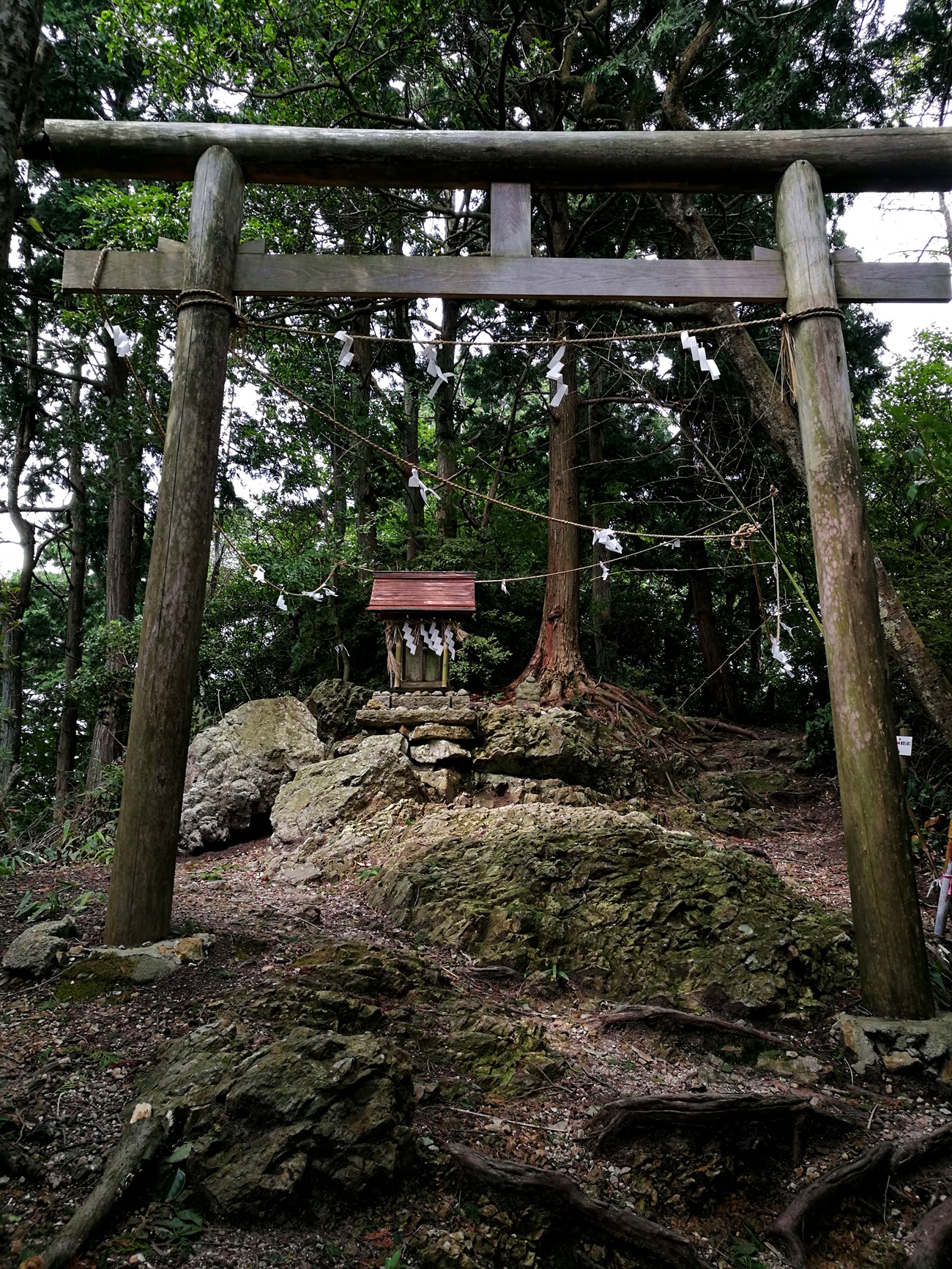 三上山山頂　御神神社奥宮