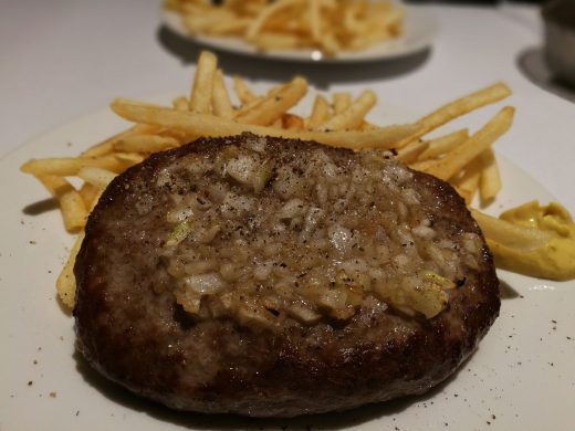 ハンバーグ　ラ プティ セヌ