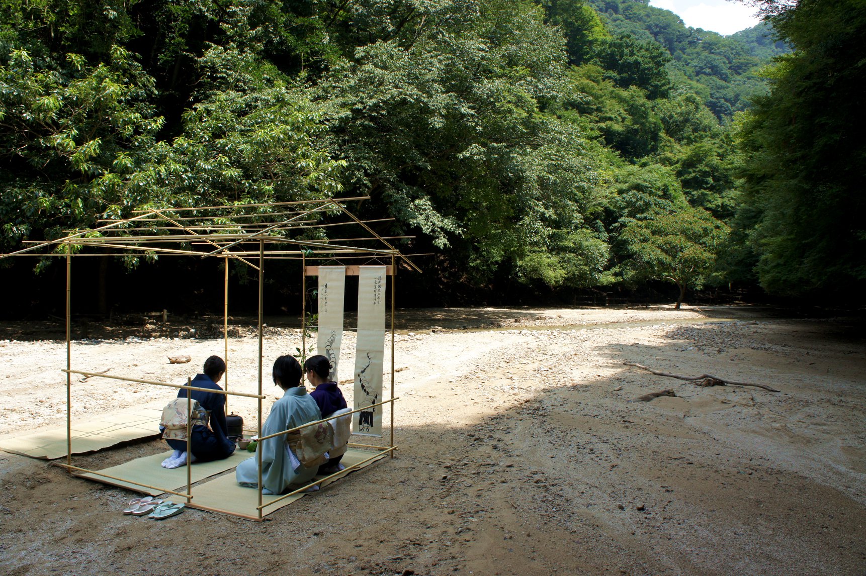 着物を着て山登りし、山の中でお茶会　2015年7月　京都