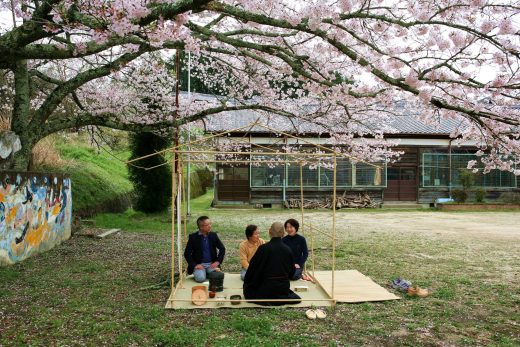 小学校で花見茶会　2016年4月　京都