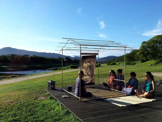夏の朝日を浴びて、鴨川茶会　2015年8月　京都
