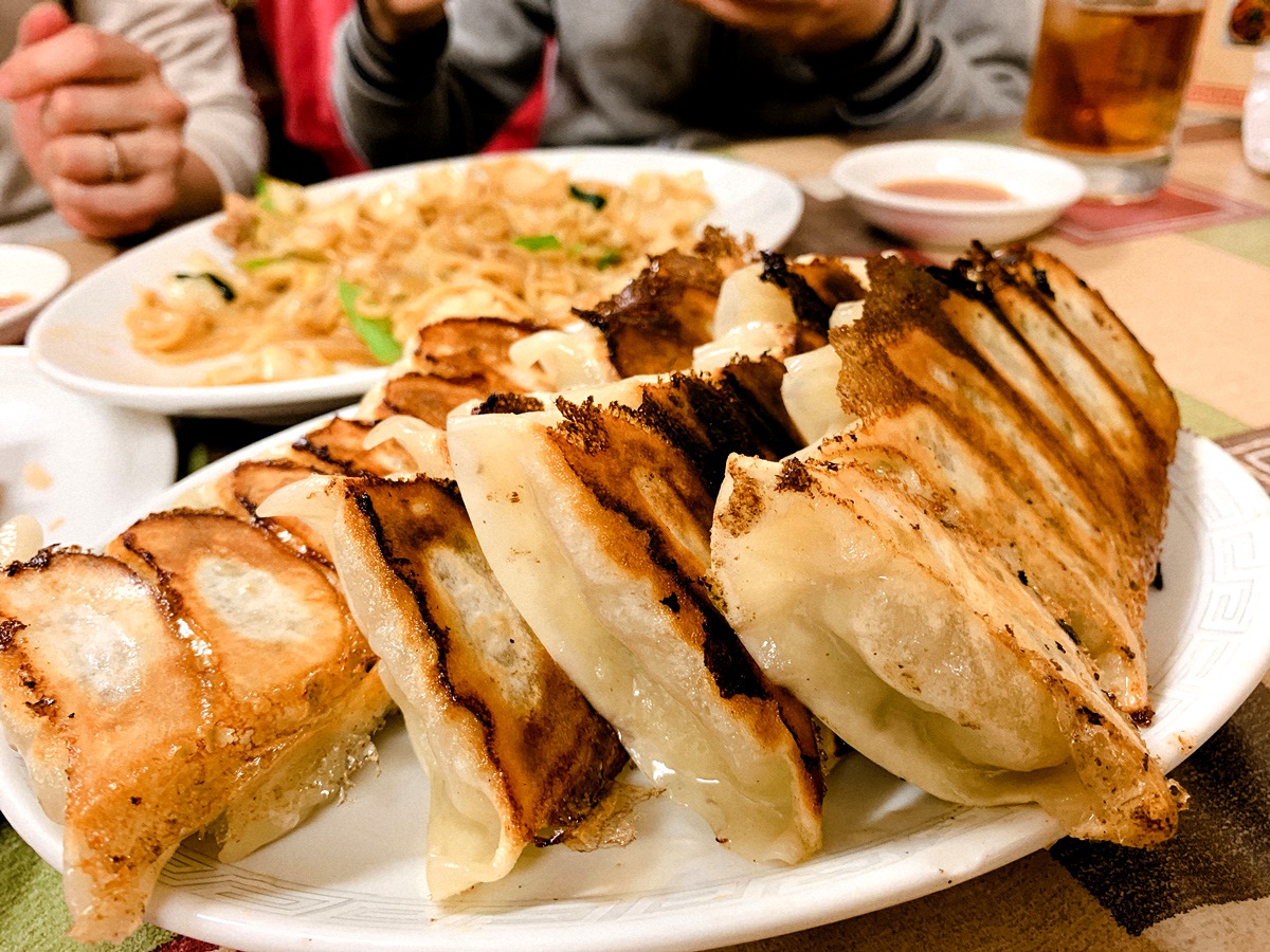 餃子店　満園