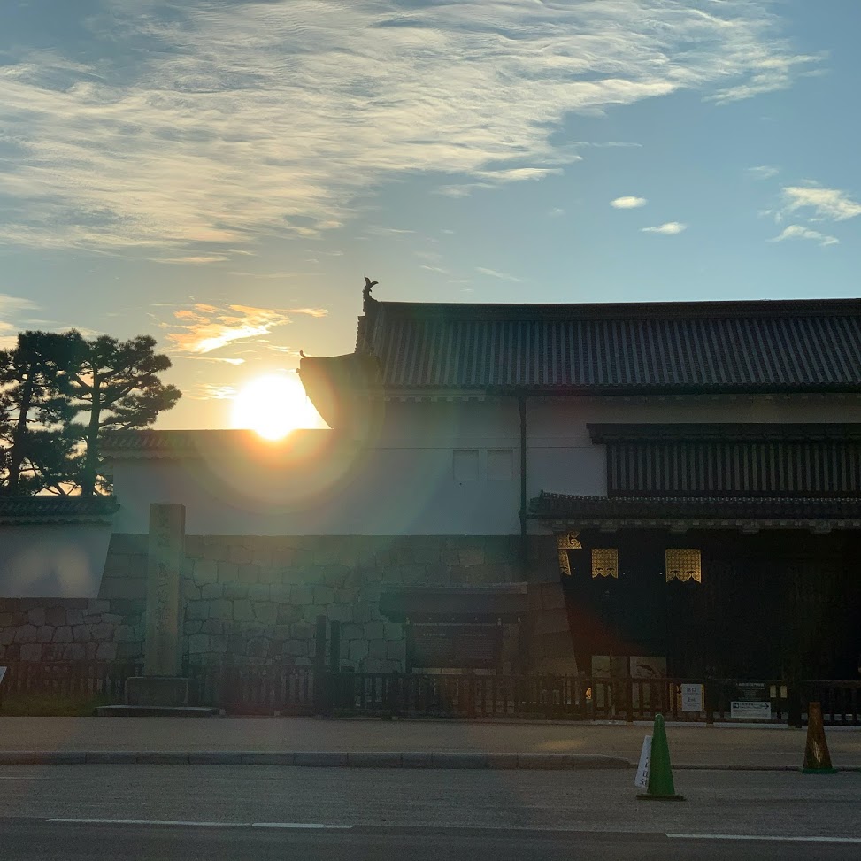 夕刻の二条城　堀川通より