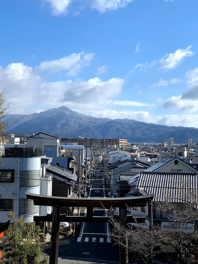 建勲神社の参道