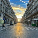 フランス・パリの朝　マジックアワー朝焼けと街並み