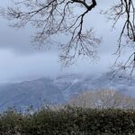 京都の山々が冠雪　鴨川より
