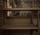 フランス・パリ　六覚庵　水屋棚と石の壁